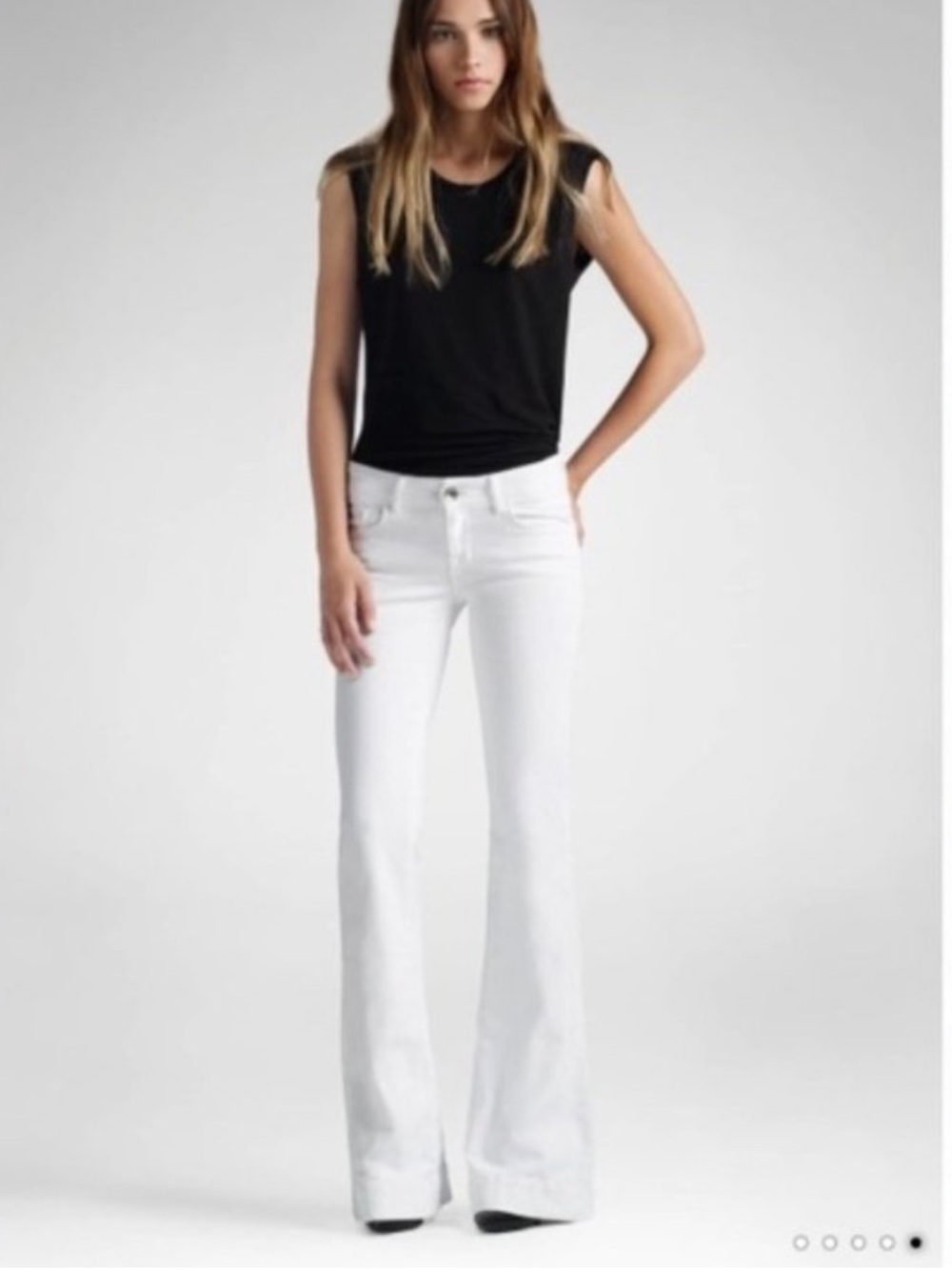 J Brand White Flared Jeans - High-Rise Wide Leg J BRAND
LOVE STORY
BLANC 27